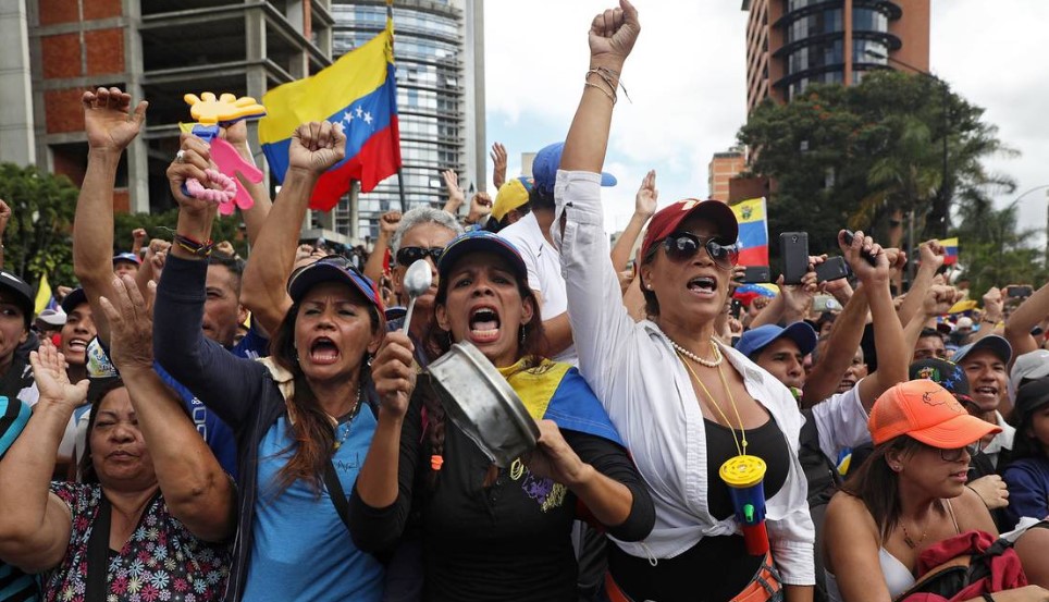 Госдеп призвал граждан США покинуть Венесуэлу